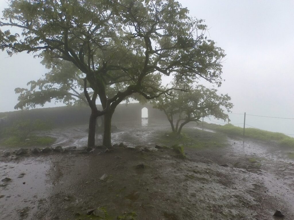 tikona fort