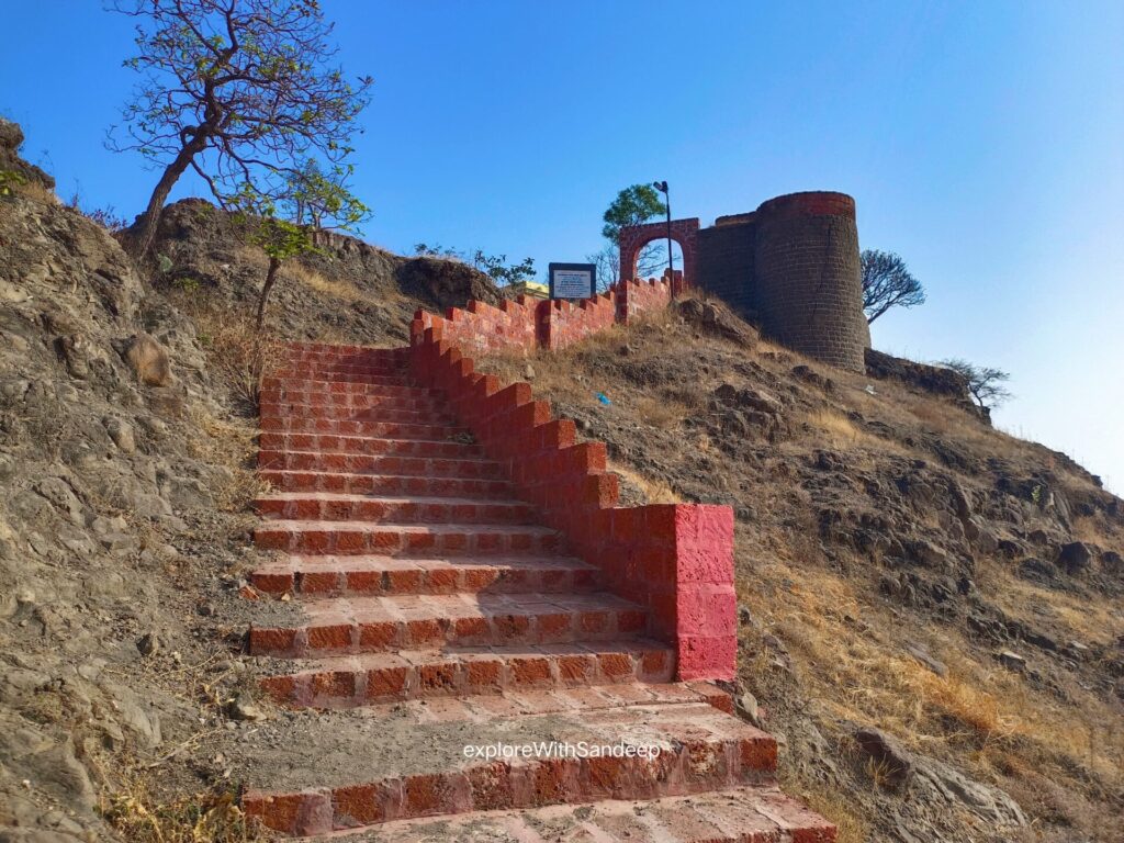 Dhawalgad fort